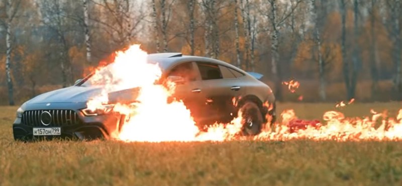 Felgyújtotta 61 millió forintos Mercedesét és Zaporozseccel távozott ? videó