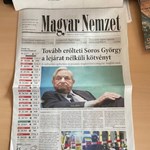 How do you think the newspapers close to Fidesz serve the Szájer affair?