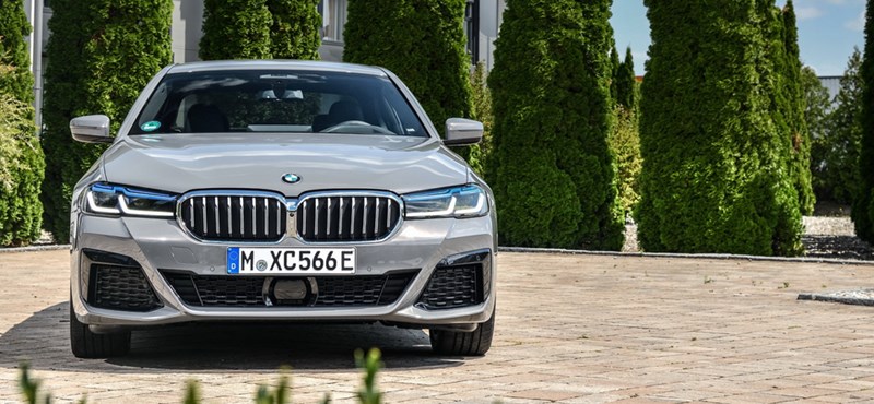 394 lóerő és zöld rendszám: Magyarországon az új hibrid 5-ös BMW