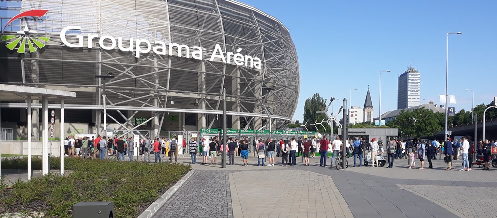 Elet Stilus Harom Stadion Es Az Operahaz Egy Resze Is Nemzeti Szinekben Fog Viritani A Nemet Magyar Meccs Alatt Hvg Hu