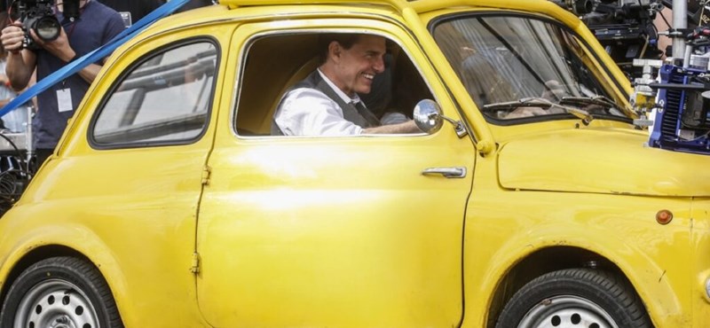 Mi mással menekülhetne Rómában Tom Cruise, mint egy sárga Fiat 500-assal?