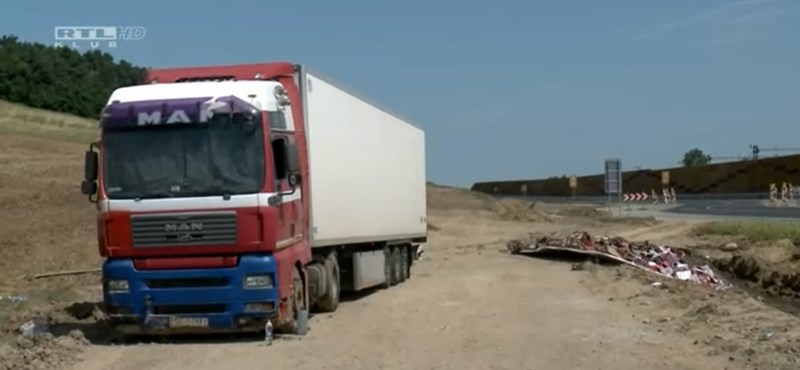 El camión polaco salió de boxes, pero el conductor seguía jugando por dentro.