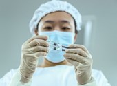 Egymillió adag jöhet belőle, de mit lehet egyáltalán tudni a kínai vakcináról?