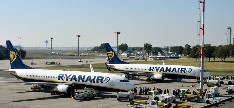 Six Ryanair workers were fired because they slept on the airport floor "width =" 800 "height =" 370
