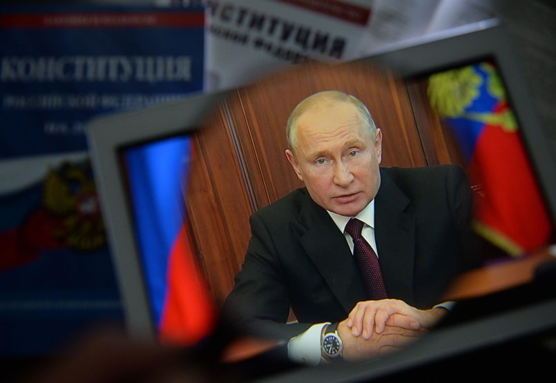 In Moscow, Putin's impending resignation is being refuted, but there are strange signs