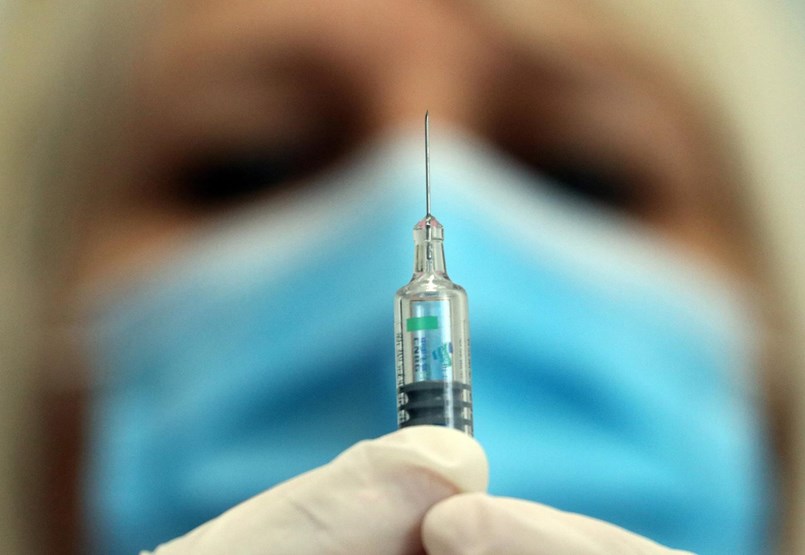 "Tres ampollas de Pfizer cayeron a la basura" Los médicos generales dicen que el nuevo plan de vacunación del gobierno no es viable