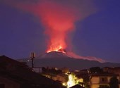Υπήρξε ισχυρός σεισμός στη Σικελία, λάβα ρέει από το όρος Αίτνα