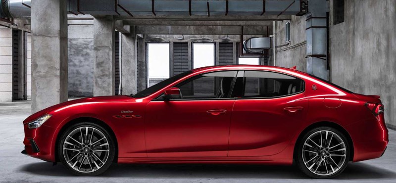 Így száguld az autópályán az 580 lóerős új Maserati ? videó