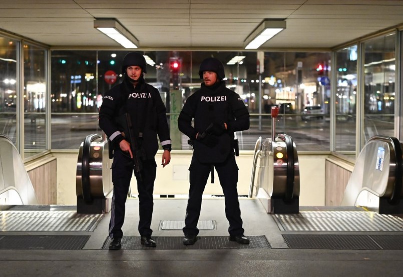 Terrorist attack in central Vienna, more attackers still wanted