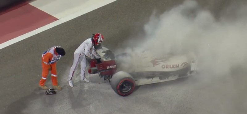 Kigyulladt Räikkönen autója, saját kezűleg oltotta el ? videó