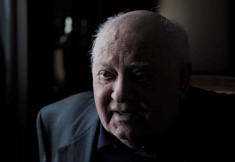 Mikhail Gorbachev no longer explains, he only says what he only wants