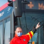 Felirattal jelzik a BKK járművein, ha valakinek a mentők segítségére van szüksége