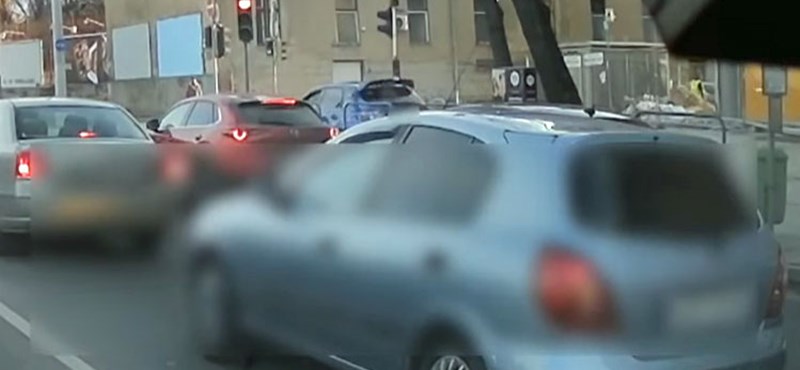 A rendőrség megtalálta az autóst, aki a járdán száguldozott Budapesten